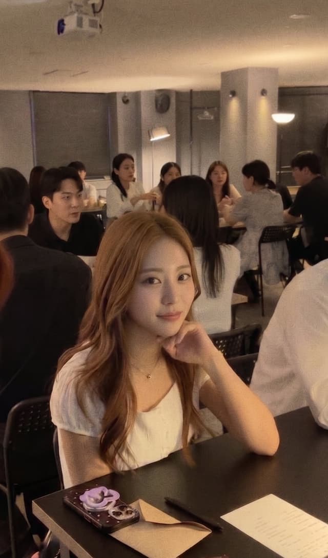 설레임커피 현장, 사람들 사이에 앉은 참여자