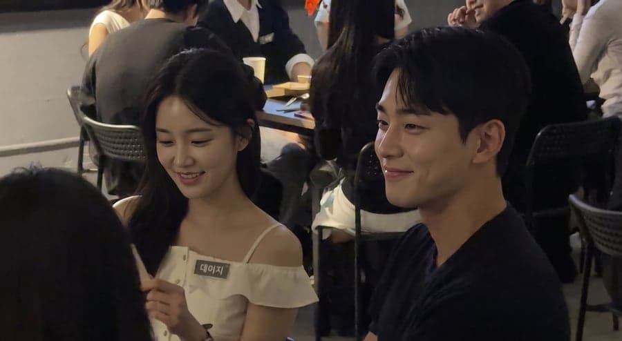 설레임파티에서 대화 중인 참여자