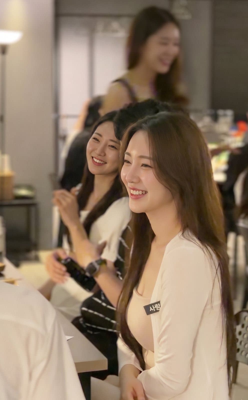 파티 시작 전 안내하는 장면